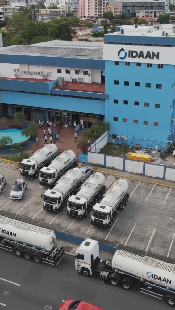 Volkswagen Camiones y Buses Fortalece la Flota del IDAAN en Panamá con la Entrega de 7 Camiones Cisterna